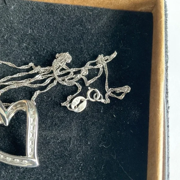 10k Solid goldHeart Necklace - Picture 7 of 10